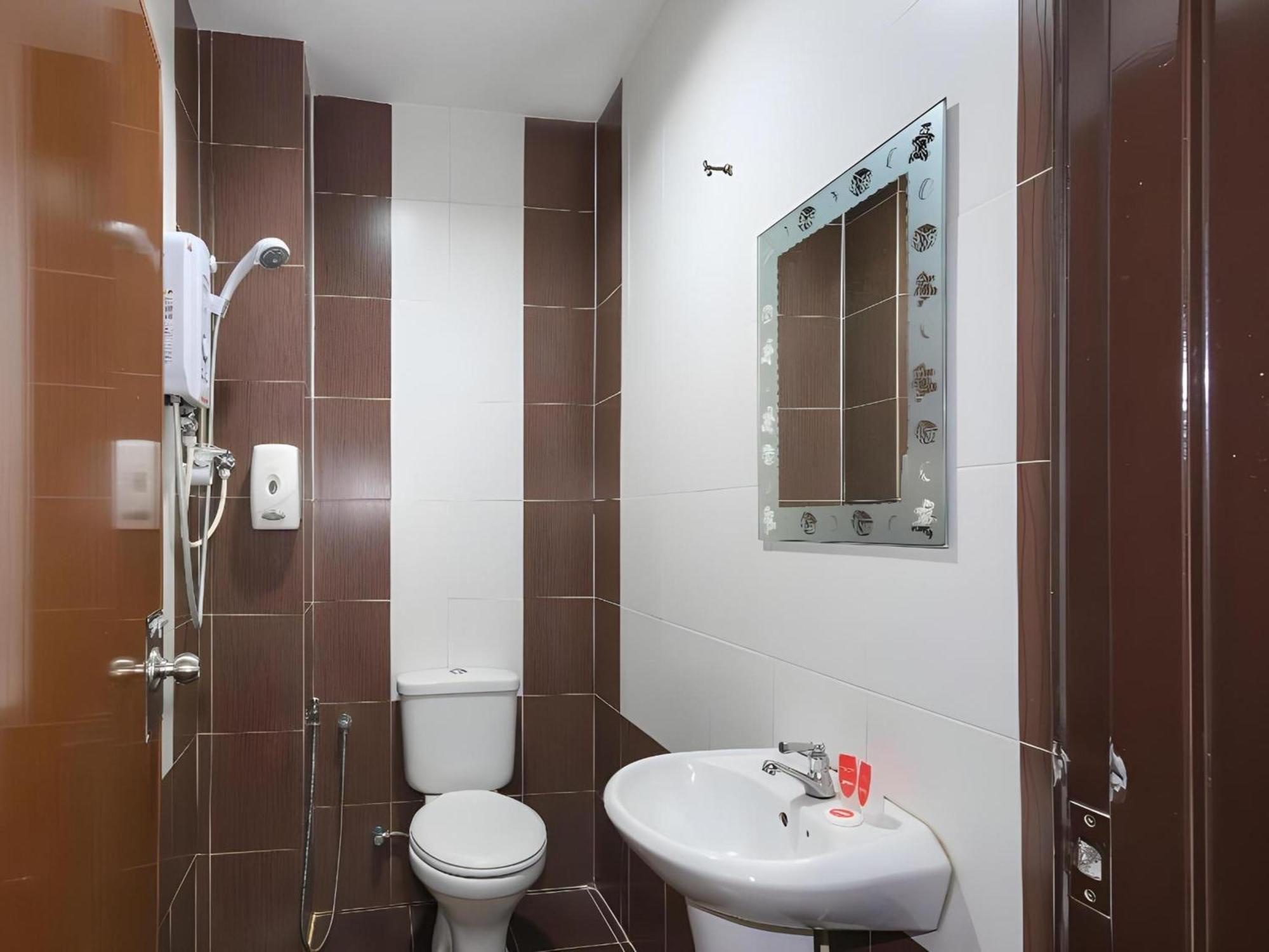 Capital O 812 Hotel Smc Seksyen 13 샤알람 외부 사진
