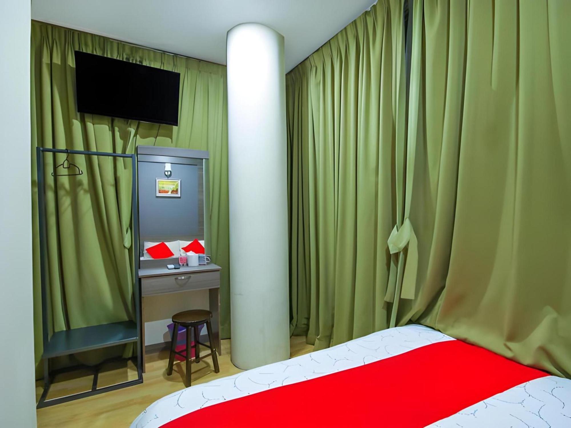 Capital O 812 Hotel Smc Seksyen 13 샤알람 외부 사진